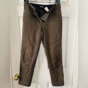 Express, Olive Green cropped pants, straight cut, mid rise stretch, 6R